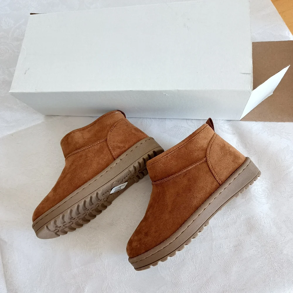 NWT Girl's size 1 Faux Suede Fur Lined Ankle Boots